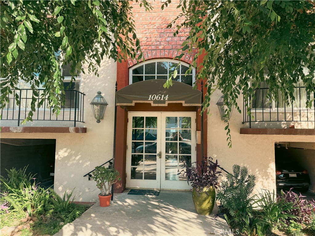 10614 Eastborne Avenue #204