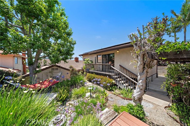 318 Avenida Santa Margarita, San Clemente CA: https://media.crmls.org/medias/e77eecee-c656-482e-b271-8025209f220e.jpg