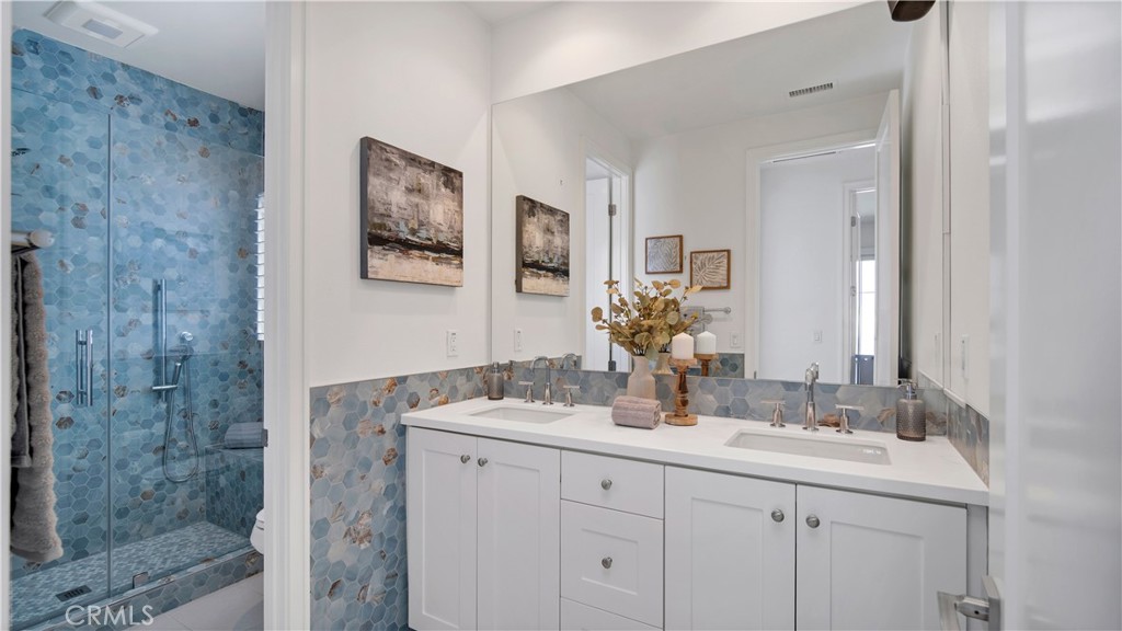 MLS #OC25256306 image #35