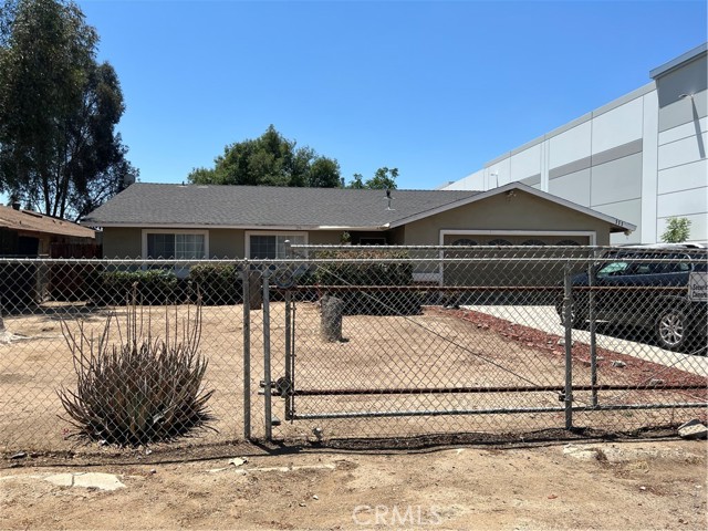 Detail Gallery Image 1 of 32 For 111 W Perry St, Perris,  CA 92571 - 4 Beds | 2 Baths