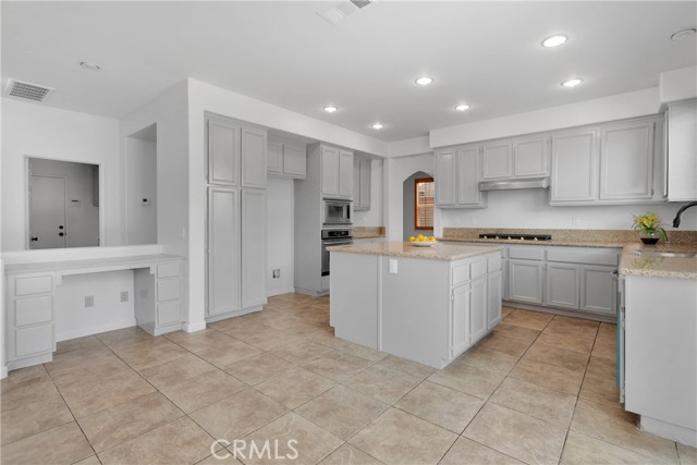 Detail Gallery Image 15 of 51 For 12626 Luna Rd, Victorville,  CA 92392 - 5 Beds | 3/1 Baths