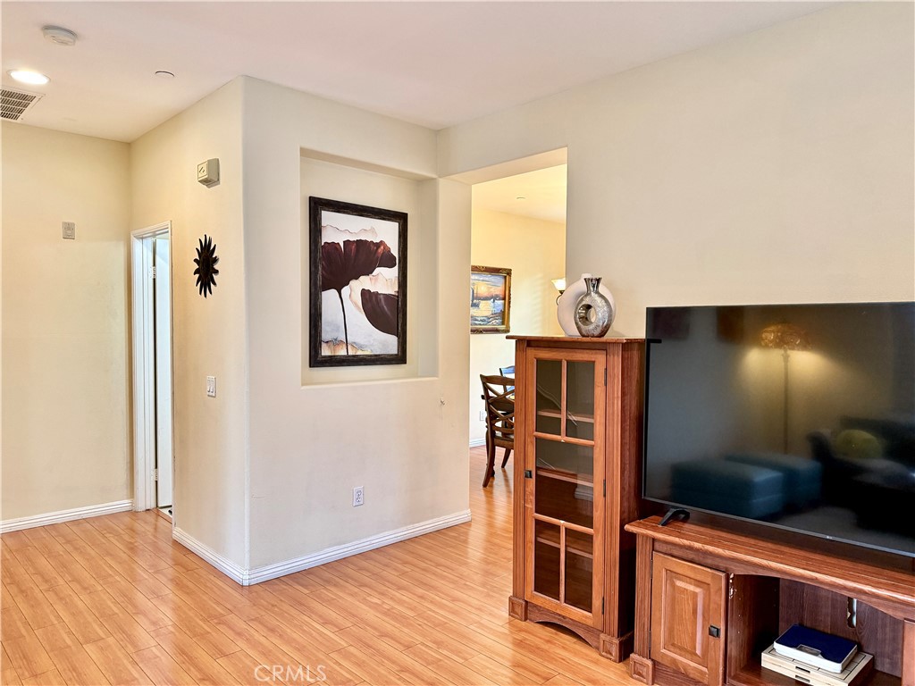 MLS #OC25256183 image #17