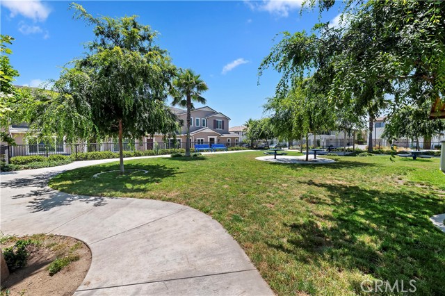 5680 Kate Way, Fontana CA: https://media.crmls.org/medias/e7808b7a-eba9-45a7-913d-da2e59e2ddaf.jpg