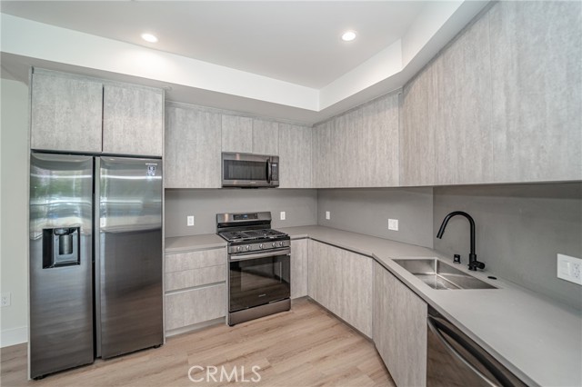 2828 London Street, Los Angeles CA: https://media.crmls.org/medias/e7809a56-f39b-4360-b8c8-241f5fc8dd7b.jpg