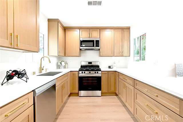7538 Remmet Avenue, Canoga Park CA: https://media.crmls.org/medias/e781f913-a757-40f0-8b21-14acf556ddfd.jpg