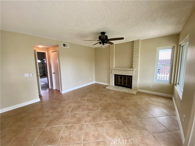 22817 Sweet Pea Circle, Moreno Valley CA: https://media.crmls.org/medias/e781fbf0-5b15-4dfb-9ed7-b276a278f1a9.jpg