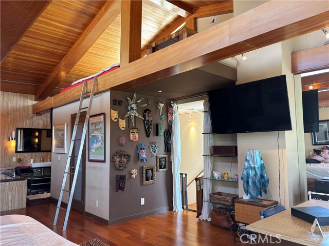 5327 Marina Pacifica N Drive, Long Beach CA: https://media.crmls.org/medias/e7825a9c-a78d-466e-bc96-8989c365a5c0.jpg
