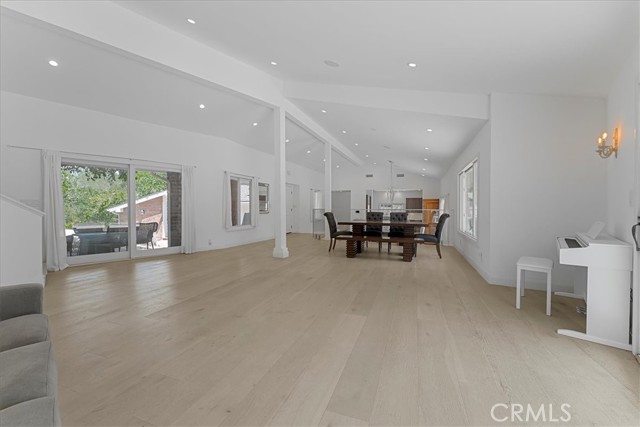 Image 5 of 39 For 23760 Oakfield Road