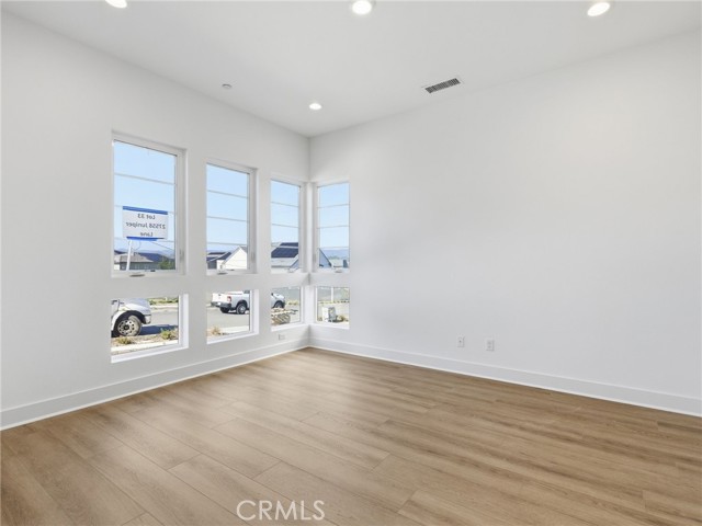 Detail Gallery Image 16 of 41 For 27558 Juniper Ln, Valencia,  CA 91381 - 5 Beds | 4/1 Baths