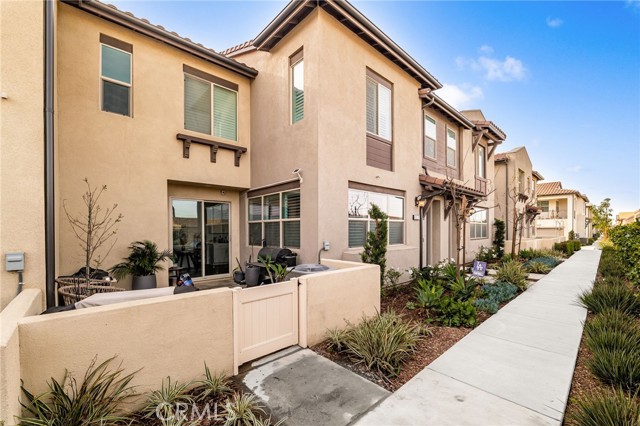 Detail Gallery Image 3 of 39 For 4321 S Cantos Paseo #27,  Ontario,  CA 91761 - 3 Beds | 2/1 Baths