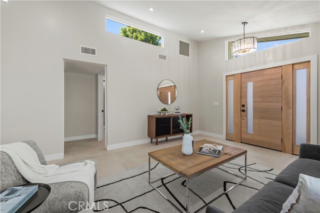 Detail Gallery Image 4 of 36 For 3923 Edenhurst Ave, Los Angeles,  CA 90039 - 4 Beds | 3 Baths