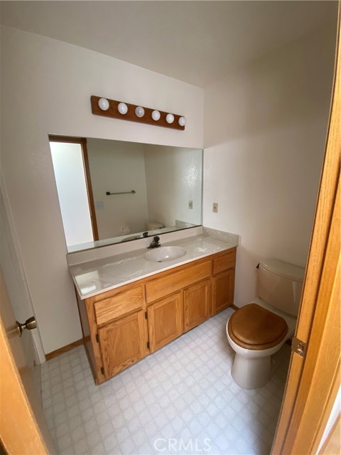 19232 N Shore Court, Hidden Valley Lake CA: https://media.crmls.org/medias/e784b86a-462f-4e0d-88db-d284746e1bf7.jpg