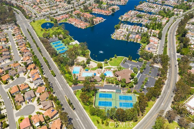 21572 Via Invierno, Lake Forest CA: https://media.crmls.org/medias/e784b950-47b4-47bd-934f-3e436cd7c1c8.jpg