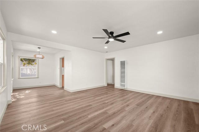 Detail Gallery Image 2 of 44 For 924 W Almond St, Compton,  CA 90220 - 3 Beds | 2 Baths