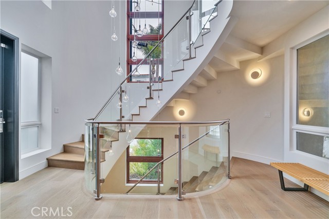 719 1st Place, Hermosa Beach CA: https://media.crmls.org/medias/e784e989-ff79-4f27-aea1-7dda296d49ea.jpg