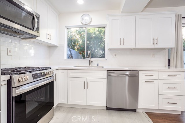 Detail Gallery Image 4 of 34 For 10125 De Soto #45,  Chatsworth,  CA 91311 - 3 Beds | 3 Baths