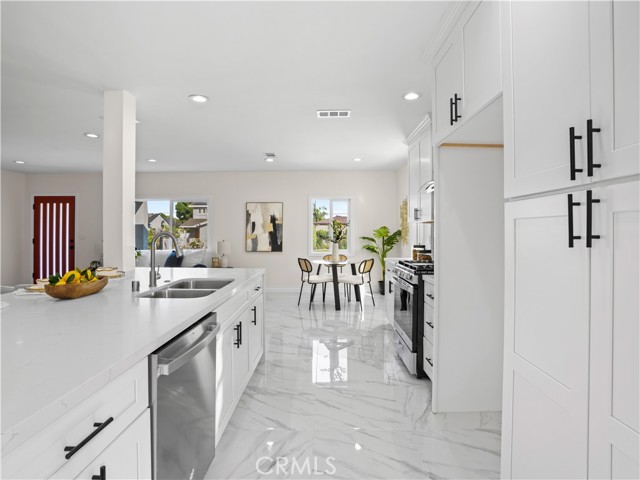 Detail Gallery Image 13 of 43 For 4251 Gundry, Long Beach,  CA 90807 - 4 Beds | 3 Baths