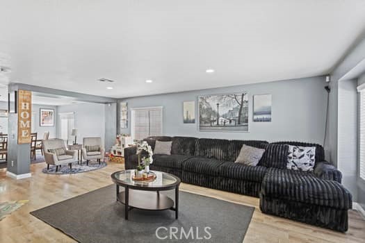 Detail Gallery Image 3 of 17 For 13971 Clydesdale Run Lane, Victorville,  CA 92394 - 4 Beds | 2/1 Baths