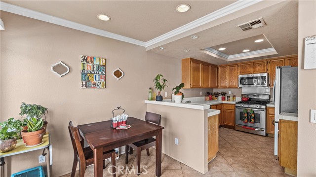 Detail Gallery Image 13 of 45 For 2215 Arabian Way, Corona,  CA 92879 - 3 Beds | 2/1 Baths