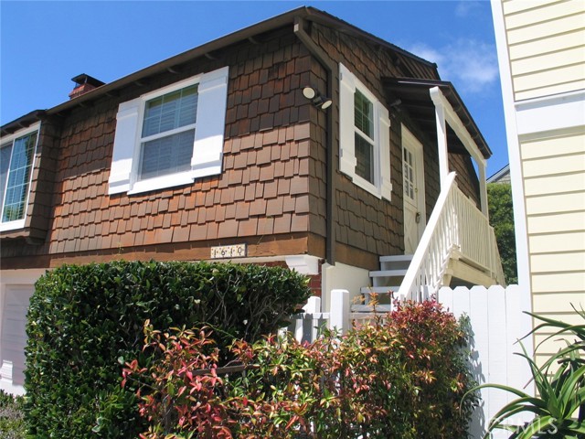 Detail Gallery Image 2 of 16 For 1610 Park Ave, Newport Beach,  CA 92662 - 3 Beds | 2 Baths