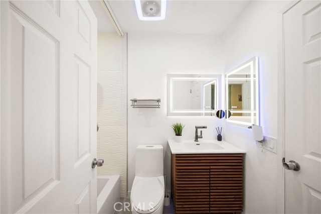 Detail Gallery Image 11 of 27 For 2921 S Sycamore St #E,  Santa Ana,  CA 92707 - 3 Beds | 1/1 Baths