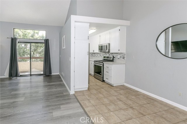 Detail Gallery Image 5 of 26 For 28031 Sarabande Ln #128,  Canyon Country,  CA 91387 - 2 Beds | 2 Baths