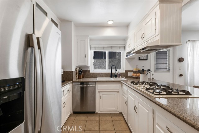 Detail Gallery Image 11 of 27 For 14238 Dickens St #3,  Sherman Oaks,  CA 91423 - 2 Beds | 2 Baths