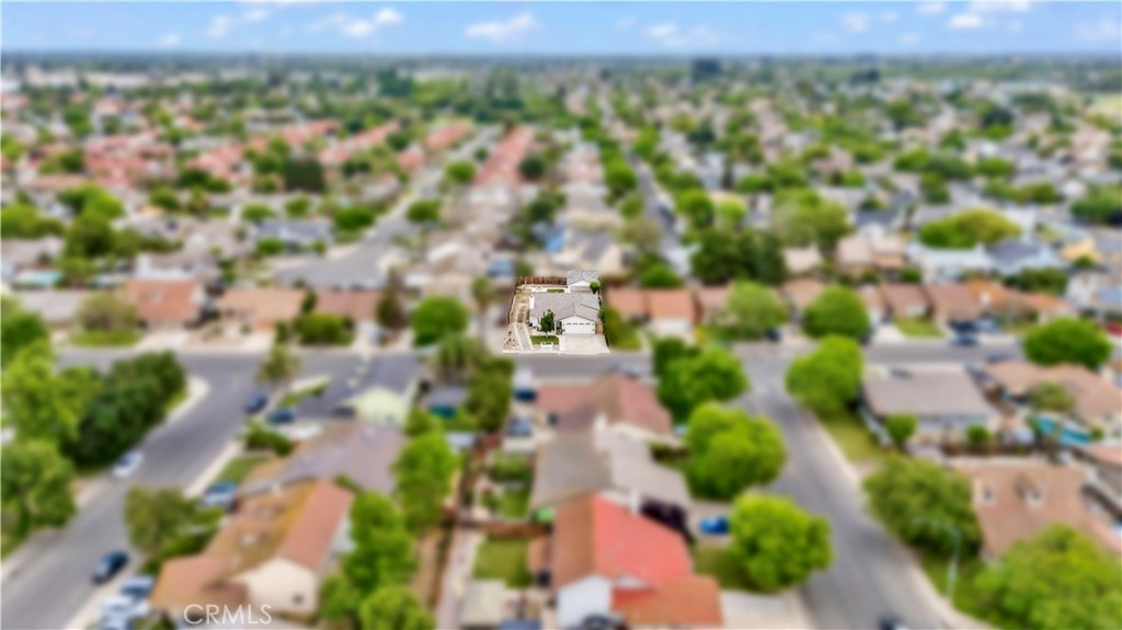 https://media.crmls.org/medias/e787df71-3669-4cde-a5e7-4d694270242a.jpg?preset=X-Large