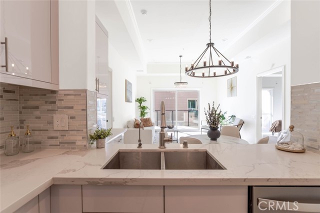 Detail Gallery Image 7 of 46 For 1598 Long Beach #407,  Long Beach,  CA 90813 - 2 Beds | 3 Baths