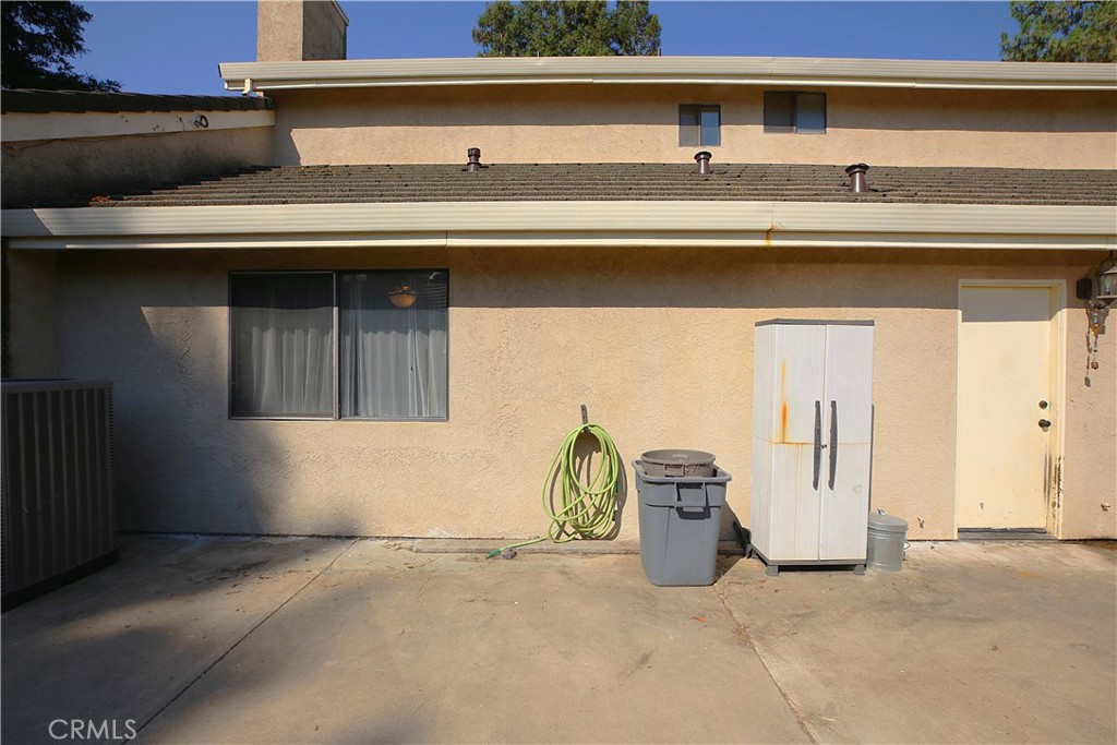 https://media.crmls.org/medias/e7883b11-5e1b-427d-9933-472f54516ba8.jpg?preset=X-Large