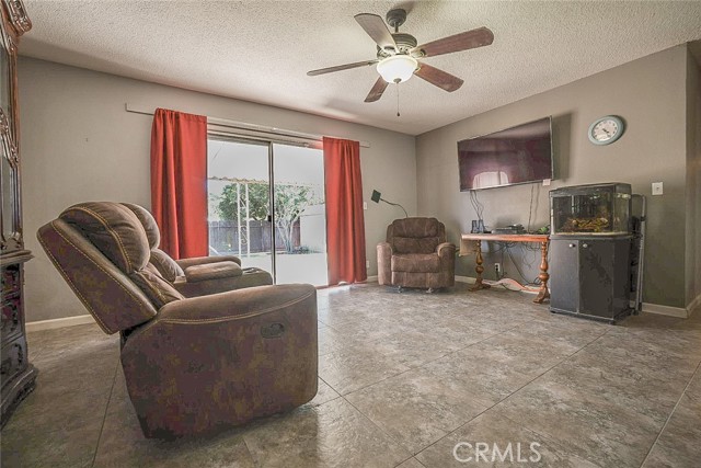 543 E Hopkins Avenue, Fresno CA: https://media.crmls.org/medias/e7888fd0-e371-4c11-9adf-a38c10ee63c1.jpg