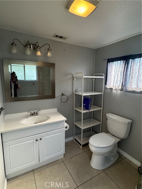 594 Lemon St, Orange CA: https://media.crmls.org/medias/e7890958-af5c-44c1-ad56-0efd62c444e3.jpg
