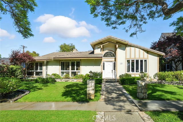 1210 Los Altos Avenue, Long Beach CA: https://media.crmls.org/medias/e7890edc-0661-4fe0-89d0-5fd2f3892197.jpg