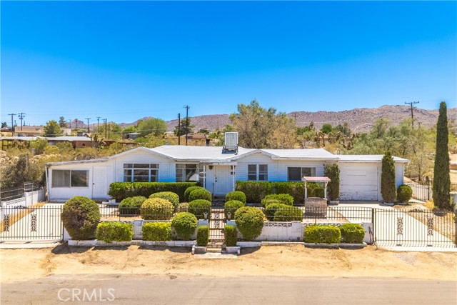 Detail Gallery Image 2 of 52 For 61721 Sunburst Cir, Joshua Tree,  CA 92252 - 2 Beds | 2 Baths