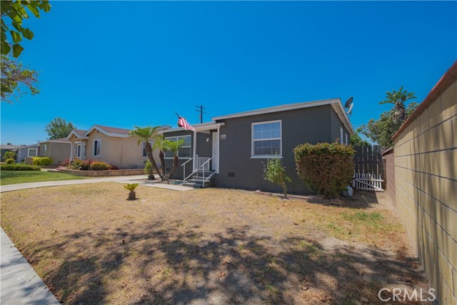 4829 Walnut Ave, Long Beach CA: https://media.crmls.org/medias/e78a094a-94d7-4708-a618-78e770f87d37.jpg
