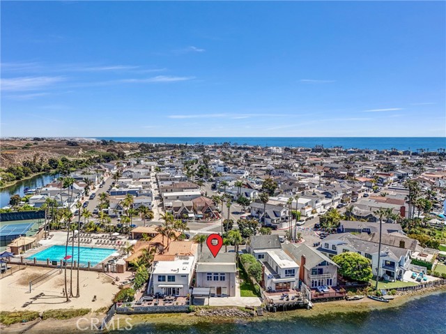 Detail Gallery Image 3 of 37 For 6 Canal Cir, Newport Beach,  CA 92663 - 4 Beds | 3 Baths