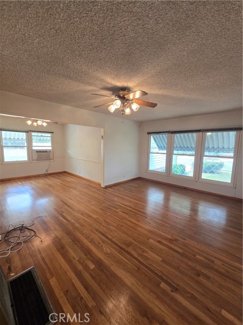4178 Obispo Avenue, Lakewood CA: https://media.crmls.org/medias/e78b508e-dbec-4097-9450-b1d531b2ef21.jpg