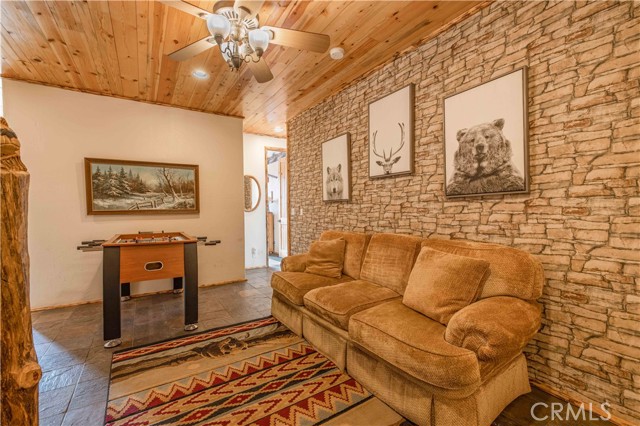 Detail Gallery Image 19 of 35 For 447 Windsong Pl, Big Bear Lake,  CA 92315 - 4 Beds | 3/1 Baths
