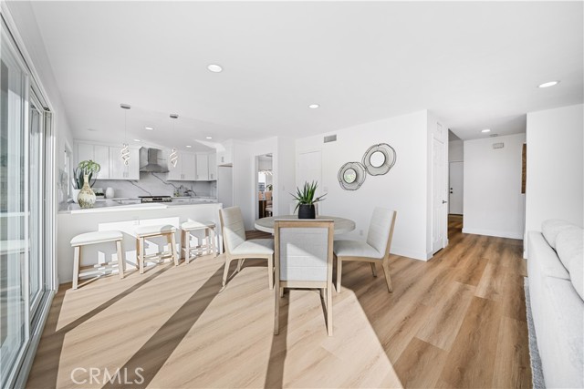24861 Camberwell Street, Laguna Hills CA: https://media.crmls.org/medias/e78bb42d-26aa-4f42-b922-70a952c6f746.jpg
