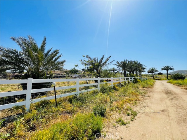 Detail Gallery Image 4 of 16 For 22285 Old Elsinore Rd, Perris,  CA 92570 - – Beds | – Baths