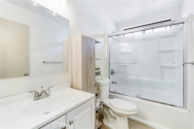 Detail Gallery Image 21 of 25 For 21501 Pioneer #3,  Lakewood,  CA 90715 - 2 Beds | 2 Baths