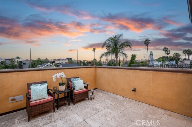212 Baltimore Avenue, Huntington Beach CA: https://media.crmls.org/medias/e78cb37a-1dd5-449b-b05a-66a5973e7fc2.jpg