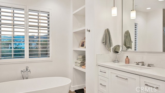 33 Via Armilla, San Clemente CA: https://media.crmls.org/medias/e790e47e-addc-4905-918d-d013cbd4a172.jpg