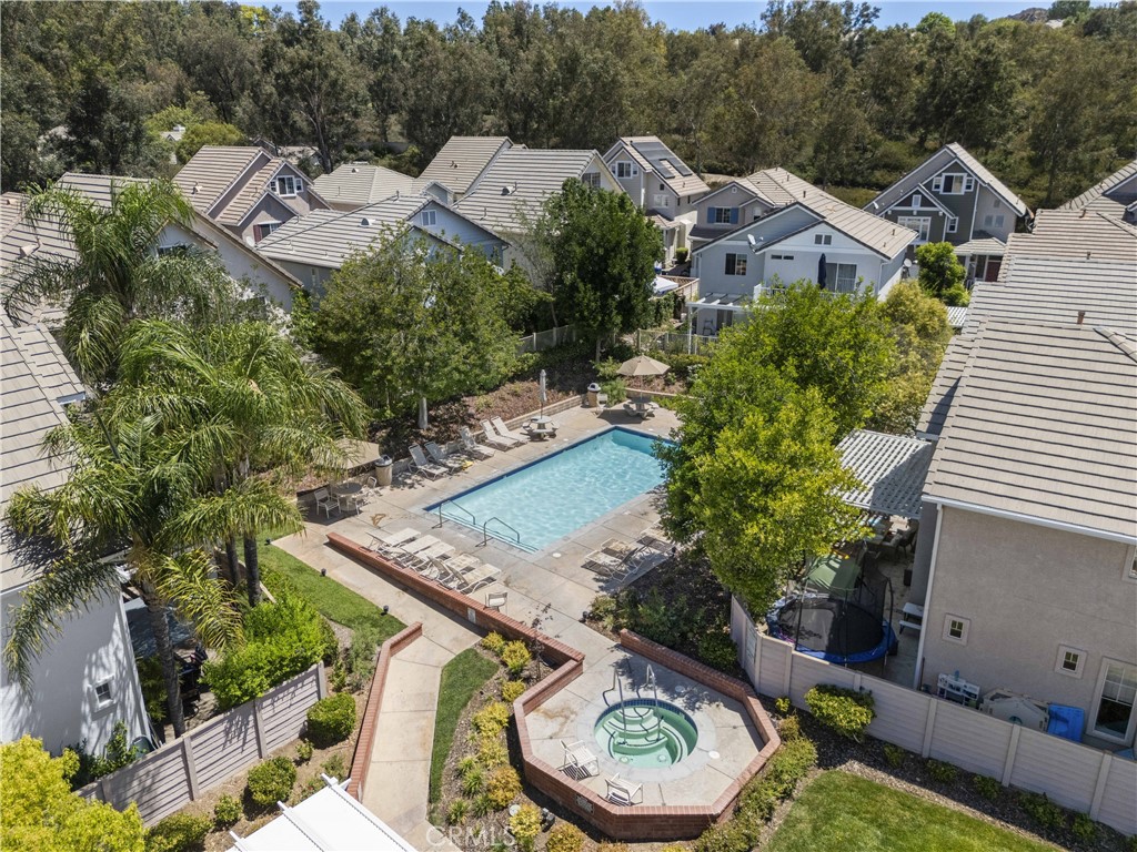 https://media.crmls.org/medias/e7910bb6-2a1a-4c83-a5cf-1f78fca76006.jpg?preset=X-Large