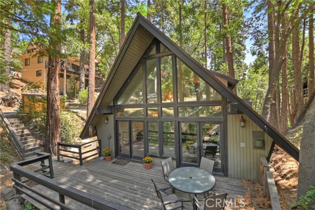 Detail Gallery Image 3 of 38 For 369 Emerald Way, Lake Arrowhead,  CA 92352 - 4 Beds | 2 Baths