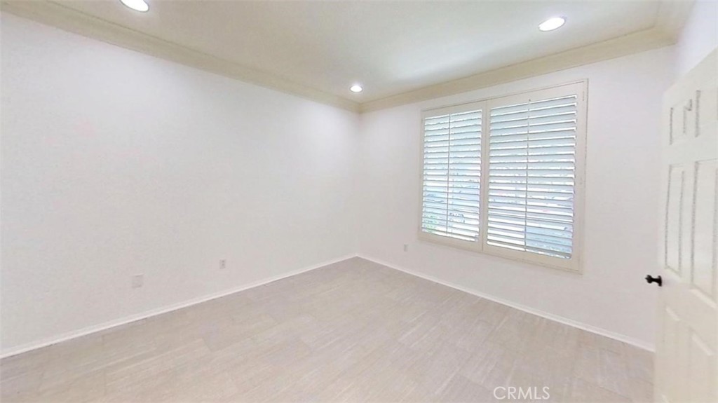 MLS #OC25239972 image #9