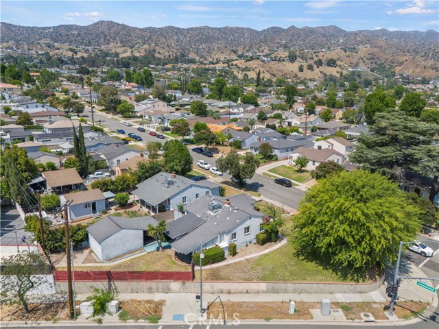 2505 North Keystone Street, Burbank CA: https://media.crmls.org/medias/e792ec27-afa3-4ca5-982e-0e8456ae4e7c.jpg