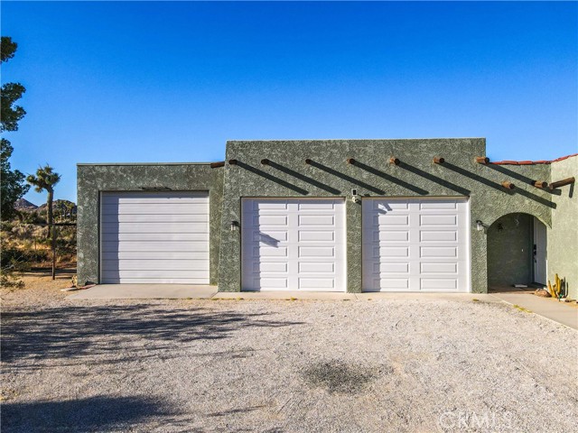 Detail Gallery Image 3 of 56 For 8672 via Rocosa Rd, Joshua Tree,  CA 92252 - 2 Beds | 3 Baths