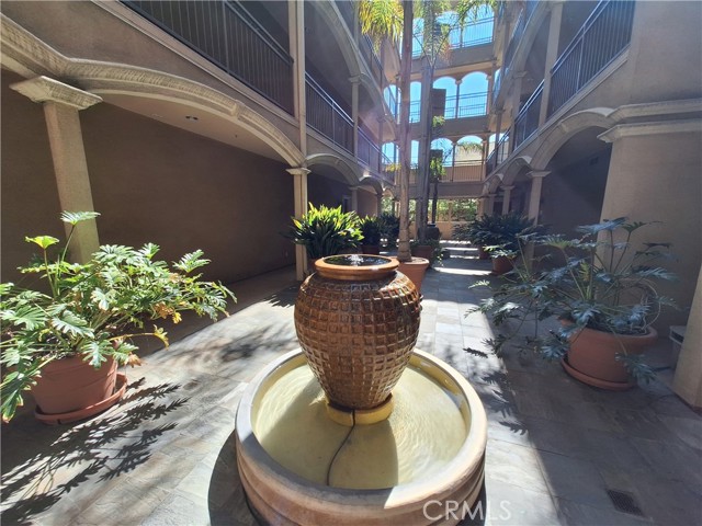 432 S Willaman Drive # 103, Los Angeles, California 90048, 2 Bedrooms Bedrooms, ,2 BathroomsBathrooms,Residential Lease,For Rent,432 S Willaman Drive # 103,CRSB24235056