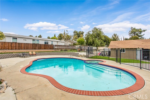 391 W Gilman Street, Banning CA: https://media.crmls.org/medias/e793e94c-fb3f-4847-9ad7-9888b5bbf0e6.jpg